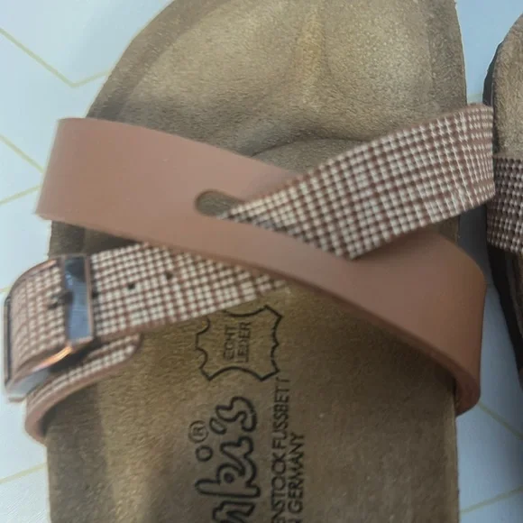 Birki’s Tan Sandals with Adjustable Straps - Picture 3 of 4